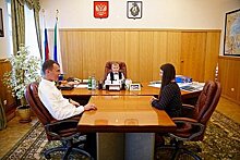 Михаил Дегтярев встретился с юным хабаровчанином, мечтавшем побывать в кабинете губернатора