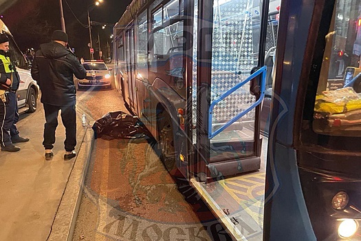 В Москве автобус задавил упавшего мужчину
