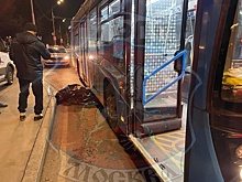 В Москве автобус задавил упавшего мужчину