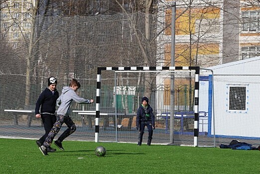 Спортивный район. Жители Южного Бутова привели в порядок новый дворовый стадион