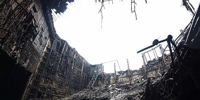 Крыша «Крокуса» при пожаре обрушилась на площади в 7 тыс. квадратных метров