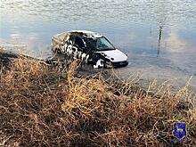 Пьяный водитель Lada Granta съехал в воду под Тольятти