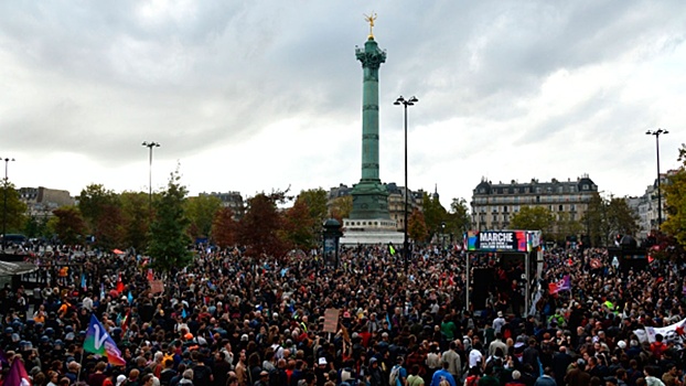 «Марш против дороговизны жизни» во Франции собрал 140 тысяч протестующих