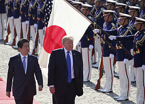 Премьер Абэ подчеркивает союз с США, однако это может ухудшить отношения с Россией