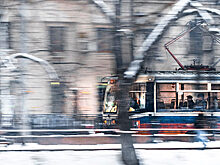 Трамвай насмерть сбил в Казани 15-летнюю школьницу: тело девочки не могут достать из-под состава