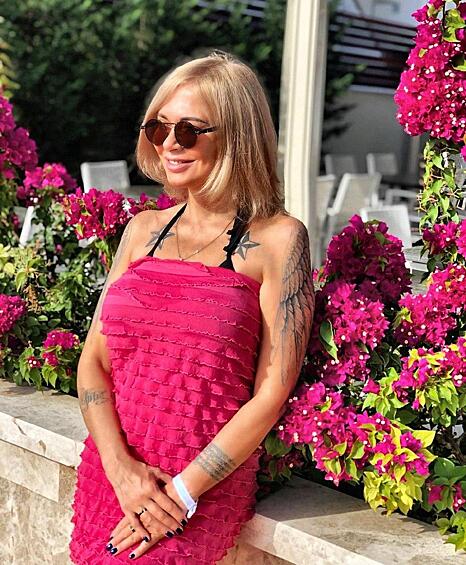 Нет жуткой жары, но зато есть эффектные туристки.