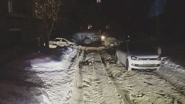 Регоператор пожаловался на нечищеные дворы в центре Новосибирска