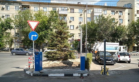 В Волгограде появилась еще одна платная парковка у торгового центра