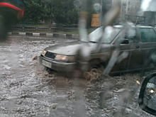 Дорожный коллапс на Стрелке. Ливень и ДТП блокировали движение транспорта