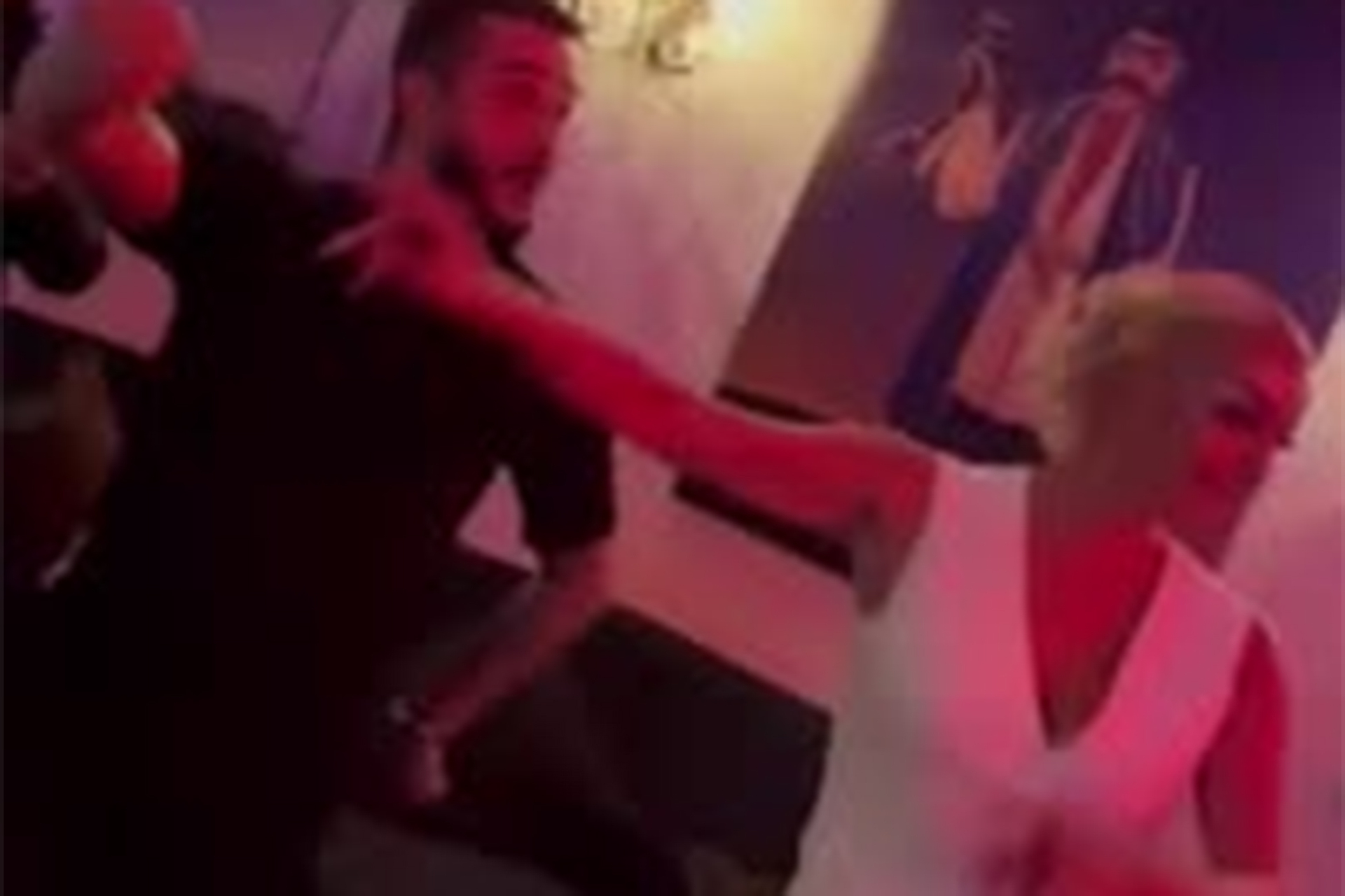 Танец Волочковой в московском ресторане попал на видео