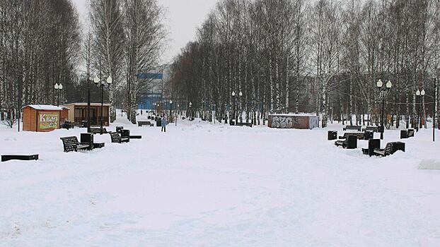 Стало известно, почему в центре Кочуровского парка не расчистили пешеходные зоны