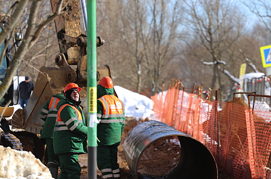 Строительные работы по обустройству ливневой канализации автодороги продолжили в Воскресенском