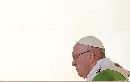 Папа римский призвал ослабить международные санкции