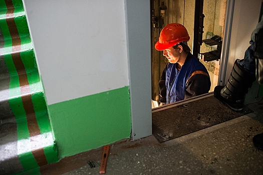 Названы регионы, где слишком медленно меняют старые лифты