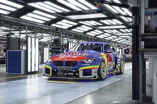 Пилот Red Bull Driftbrothers устроил дрифт внутри завода BMW
