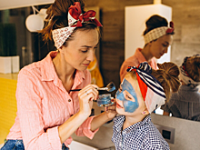 Российские туристы начали маскировать лица детям перед вылетом из Турции