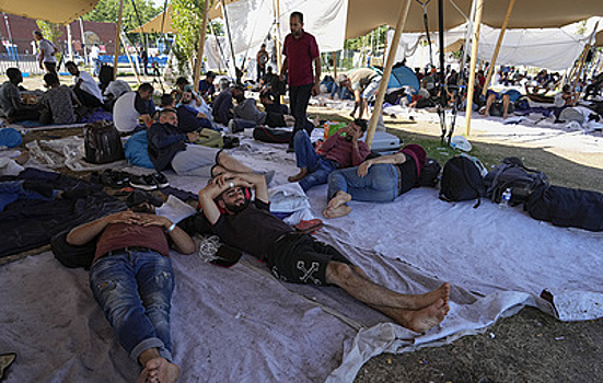 FT: Нидерланды хотят депортировать нелегалов в Уганду