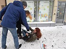 Россиянам дали главный совет при падении на льду