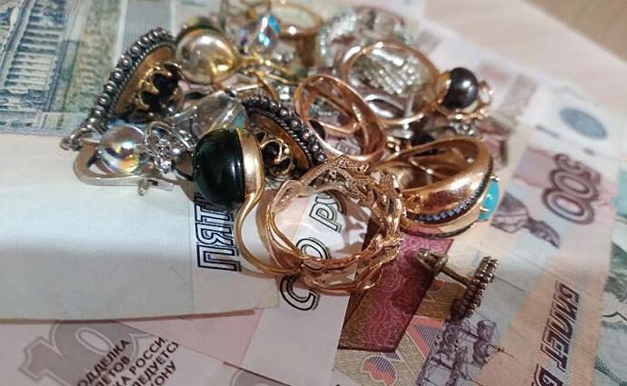 В Курске полицейские раскрыли кражу денег и золотого кольца из комнаты общежития