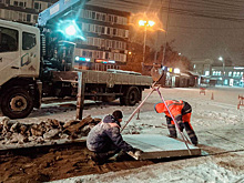 По поручению мэра Руслана Болотова: в Иркутске меняют деформированные железобетонные плиты, уложенные на трамвайных путях