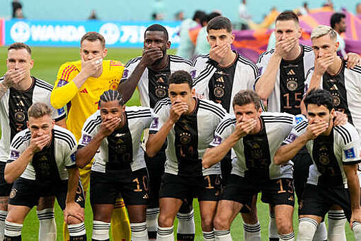 ФИФА не будет наказывать сборную Германии за акцию на командном фото перед матчем ЧМ