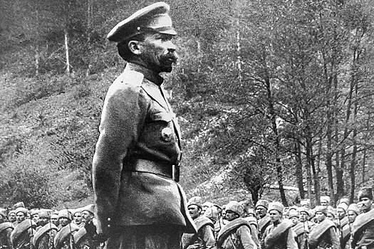 За что современники обожали и люто ненавидели генерала Лавра Корнилова