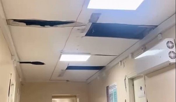 Жители Арзамаса пожаловались на обрушающийся потолок поликлиники