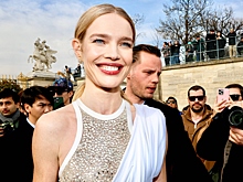 Супермодель Наталья Водянова вышла в свет в корсетном платье с декольте