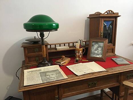 «1 день – 1 экспонат»: письменный стол Мусы Джалиля