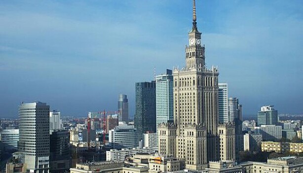 «В пасти у зверя» — польский фотограф проник в сталинскую высотку в Варшаве