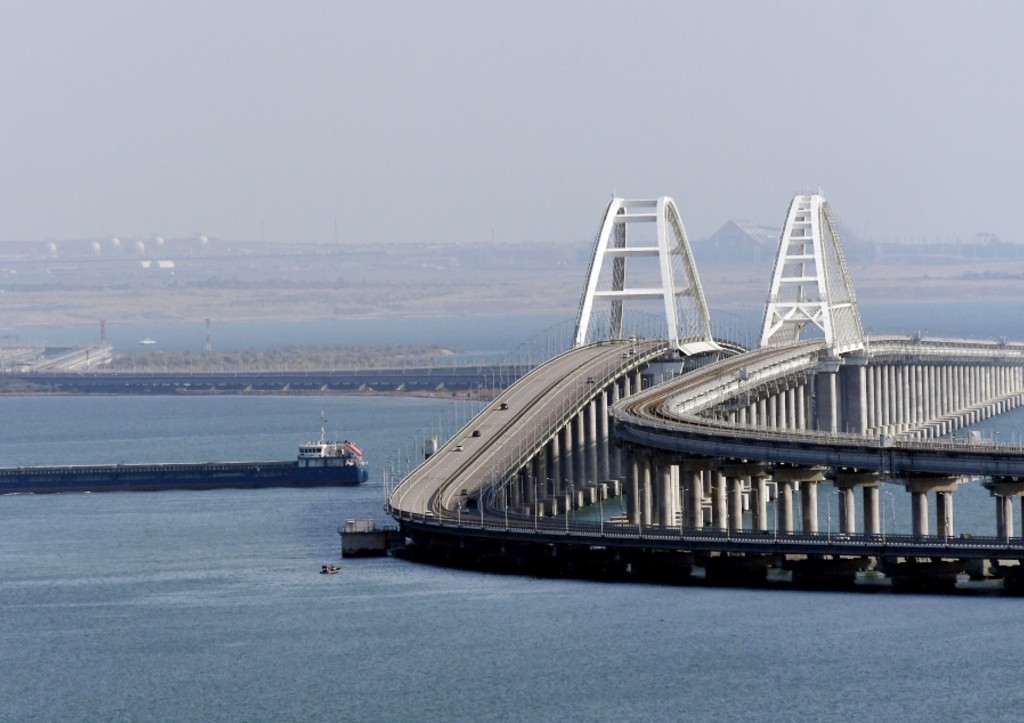 РФ и Китай могут построить альтернативу Крымскому мосту: что известно