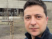 Зеленский сделал селфи в Донбассе