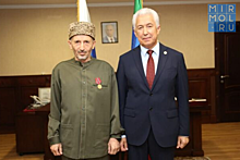 Васильев вручил юбилейную медаль муфтию Дагестана