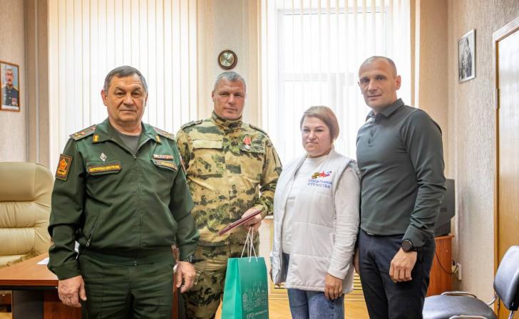 В Курске участнику СВО Виталию Волкову вручили медаль Суворова