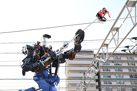 Как в «Трансформерах»: создана железнодорожная строительная машина с роботом