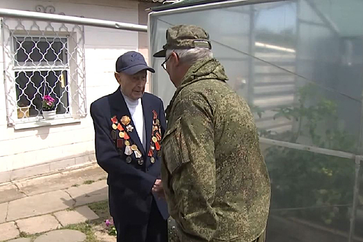 Военнослужащие группировки войск «Днепр» поздравили ветерана Великой Отечественной войны с Днем Победы в Запорожской области