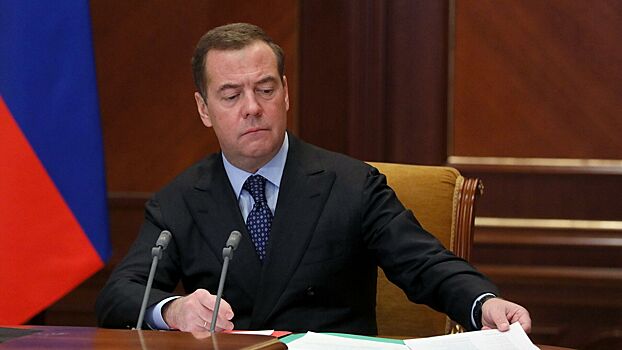 Медведев призвал Японию принять сторону Москвы по Курильским островам