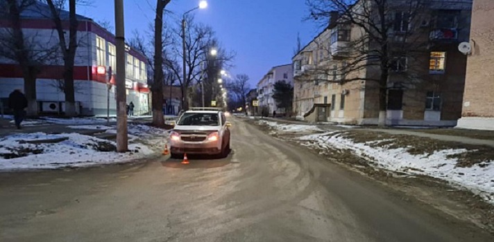 Перебегал дорогу в неположенном месте: в Новочеркасске мальчик попал под колеса иномарки