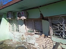В Удомле машина врезалась в магазин и разрушила стену