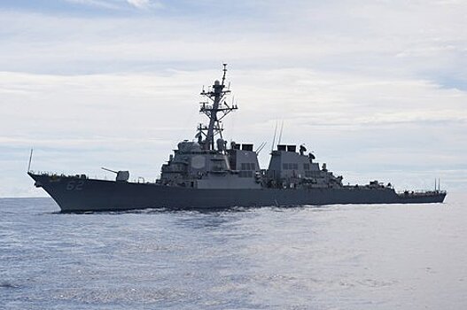 Командиров двух эсминцев ВМС США обвинили в убийстве