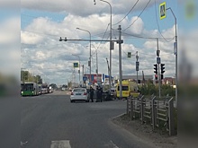 В ДТП на Щербакова двоих водителей травмировали подушки безопасности