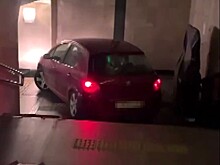 Пьяный водитель заехал в подземку и чуть не сбил пешеходов в Сочи