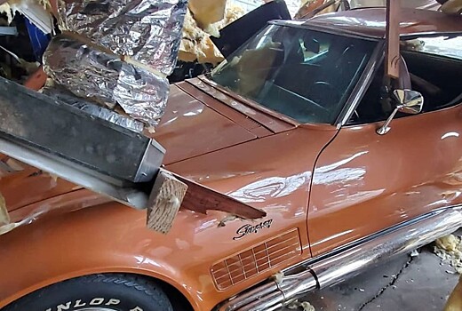 Посмотрите, что взрыв сделал со складом Chevrolet Corvette