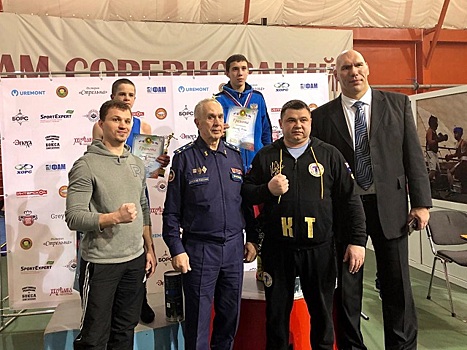 Оренбургский боксер получил награду от Николая Валуева