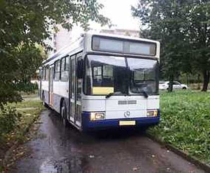 Житель Череповца решил погреться в автобусе, а затем угнал его