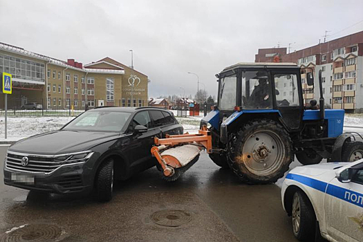 В Пскове тракторист получил штраф за столкновение с Volkswagen Touareg