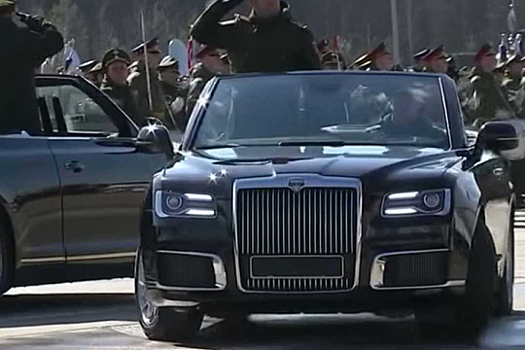 Кабриолеты «Аурус» вышли на репетицию без камуфляжа