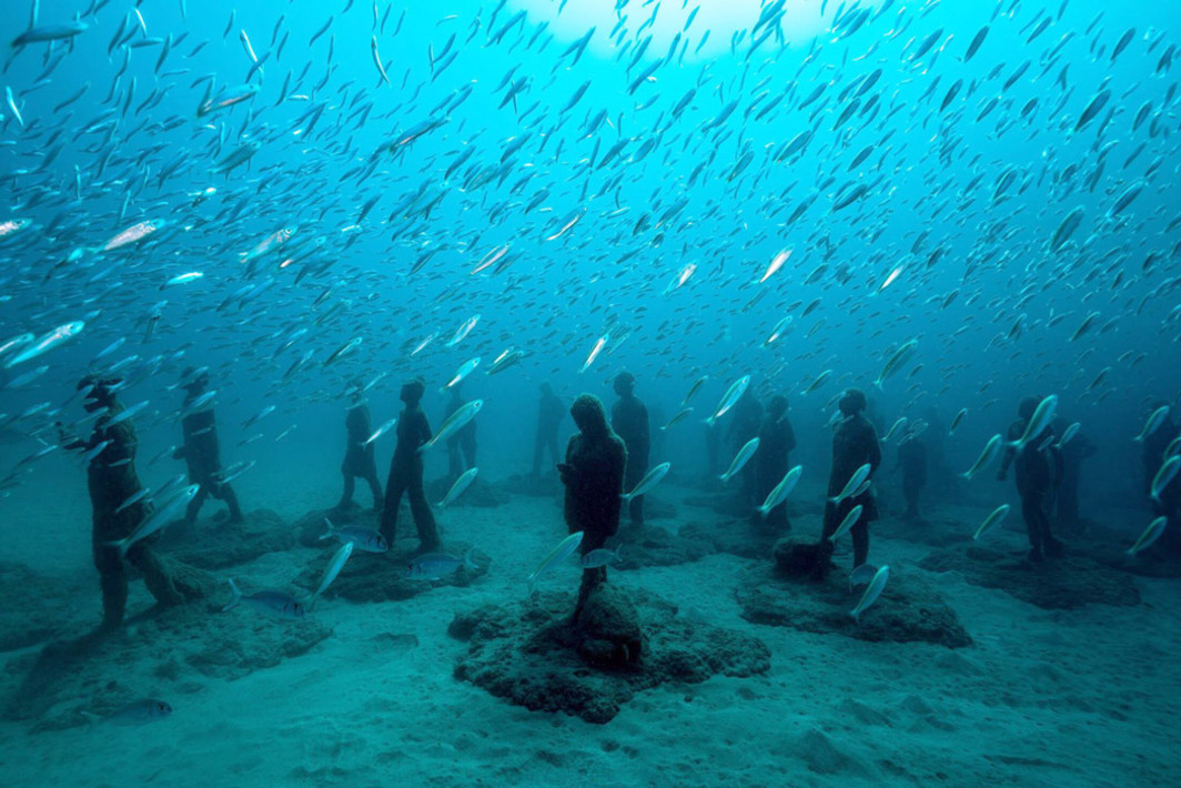 Люди на дне моря