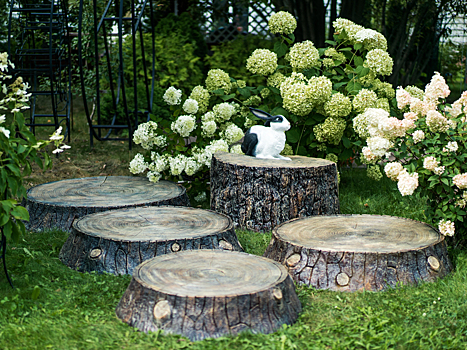 Никто не догадается, что под ними. Красивые варианты маскировки дачного септика