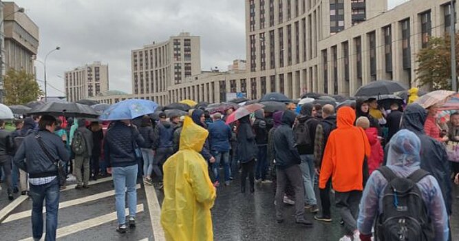 Устроители митингов в Москве намеренно мешают жить и работать людям – Клинцевич